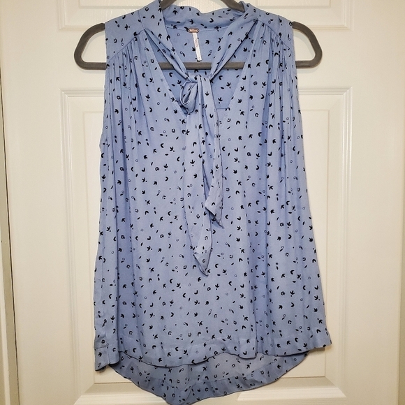 Free People Blue Abstract Floral Print Tie Front Blouse Size Medium - Picture 2 of 9